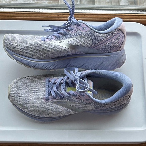 Brooks Ghost running shoes size 8.5 - Picture 2 of 4